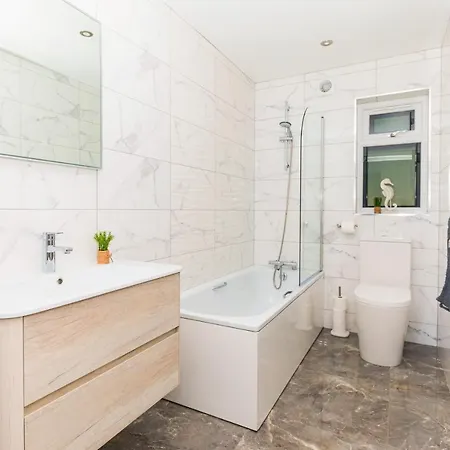 Pure Relaxation At It'S Finest, Offering Moments Of Harmony And Tranquillity - Sauna & Hot Tub Shanklin Exterior photo