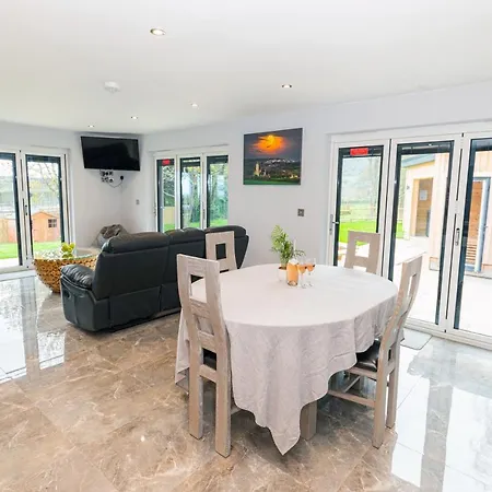 Pure Relaxation At It'S Finest, Offering Moments Of Harmony And Tranquillity - Sauna & Hot Tub Shanklin Exterior photo