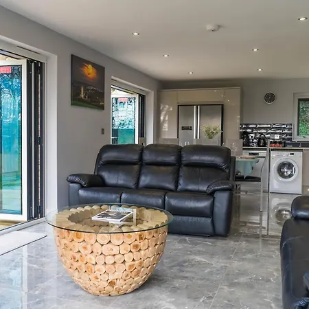 Pure Relaxation At It'S Finest, Offering Moments Of Harmony And Tranquillity - Sauna & Hot Tub Shanklin Exterior photo