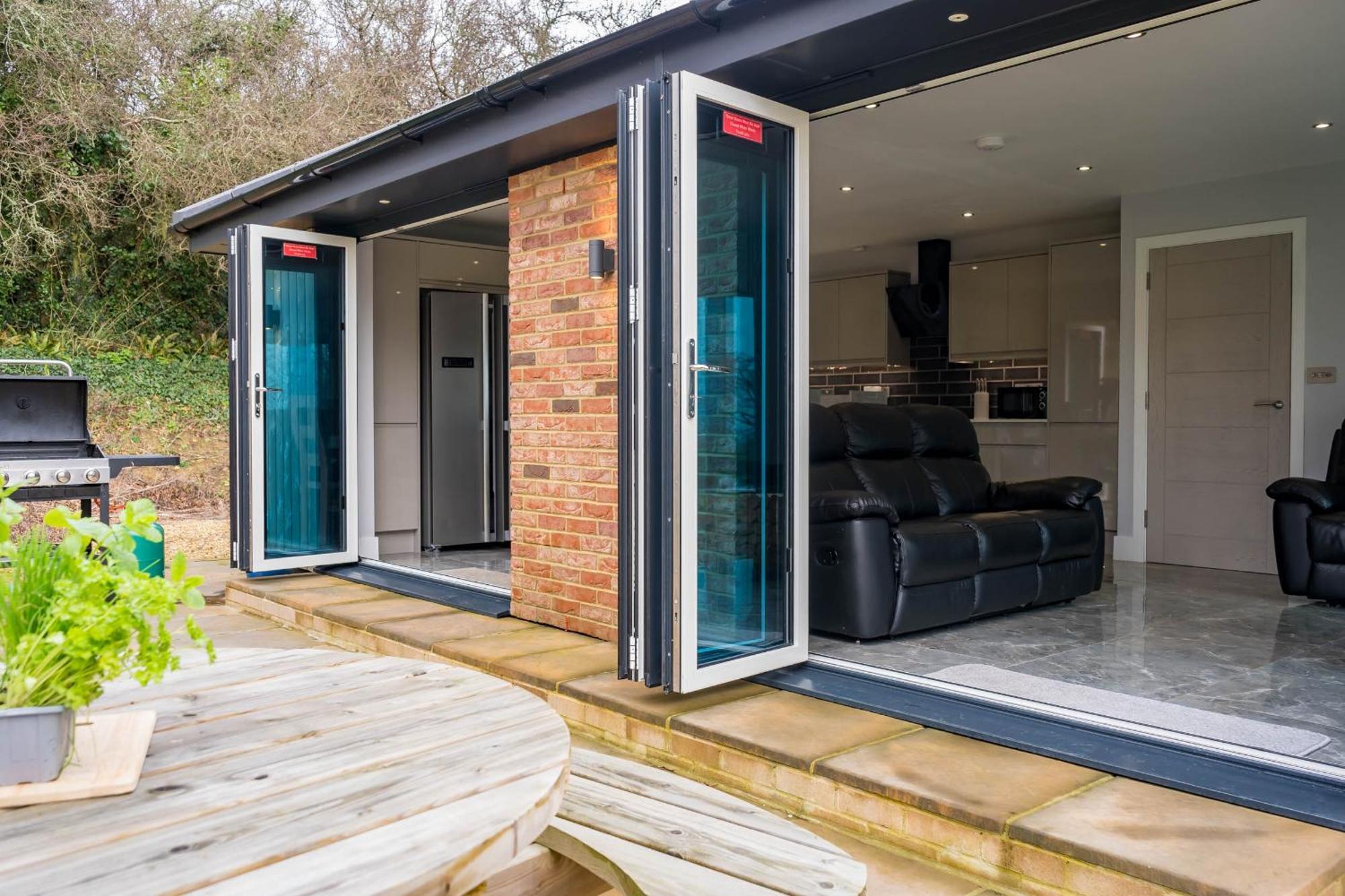 Pure Relaxation At It's Finest, Offering Moments Of Harmony And Tranquillity - Sauna & Hot Tub Holiday home *