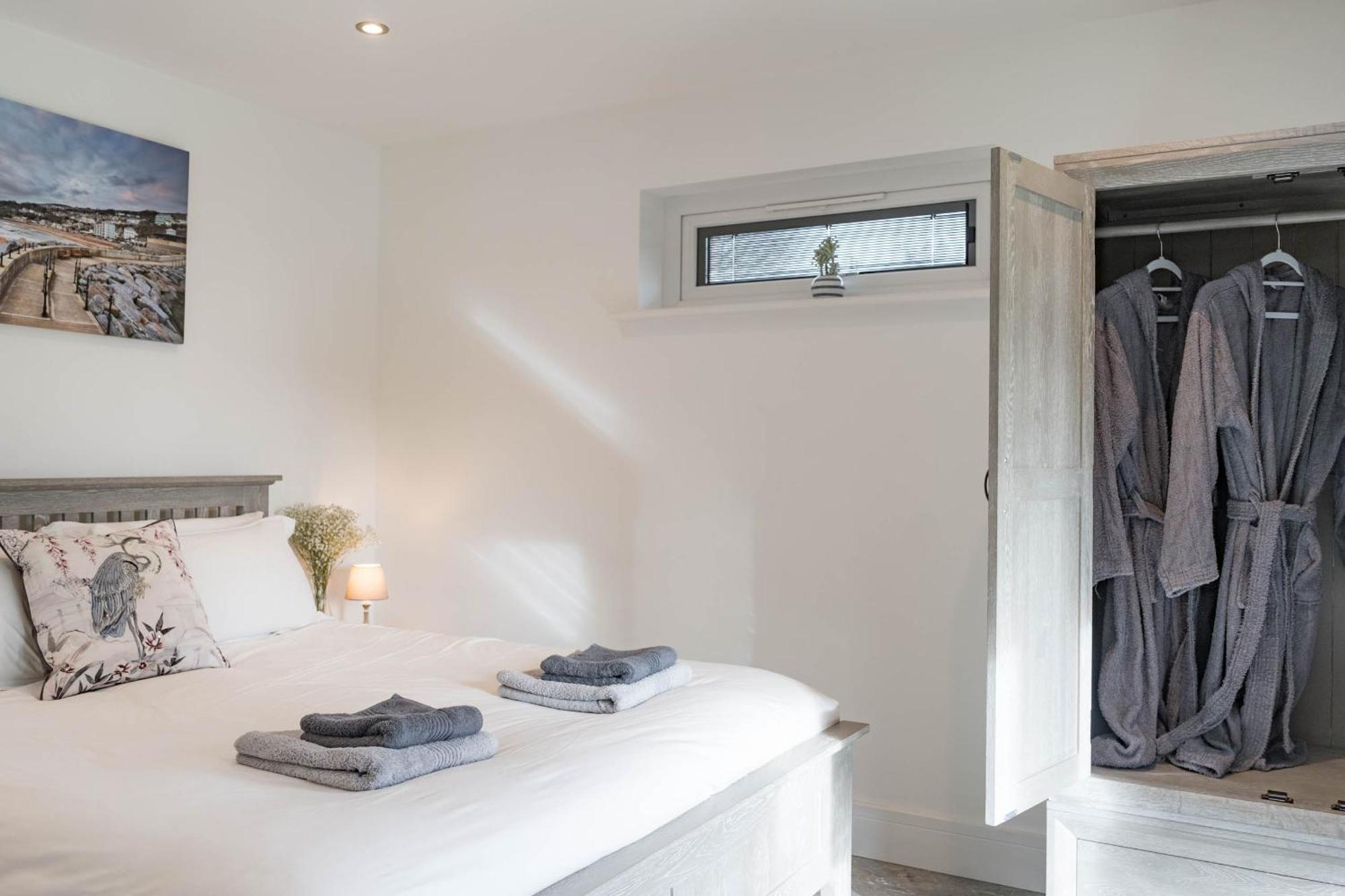 Pure Relaxation At It's Finest, Offering Moments Of Harmony And Tranquillity - Sauna & Hot Tub